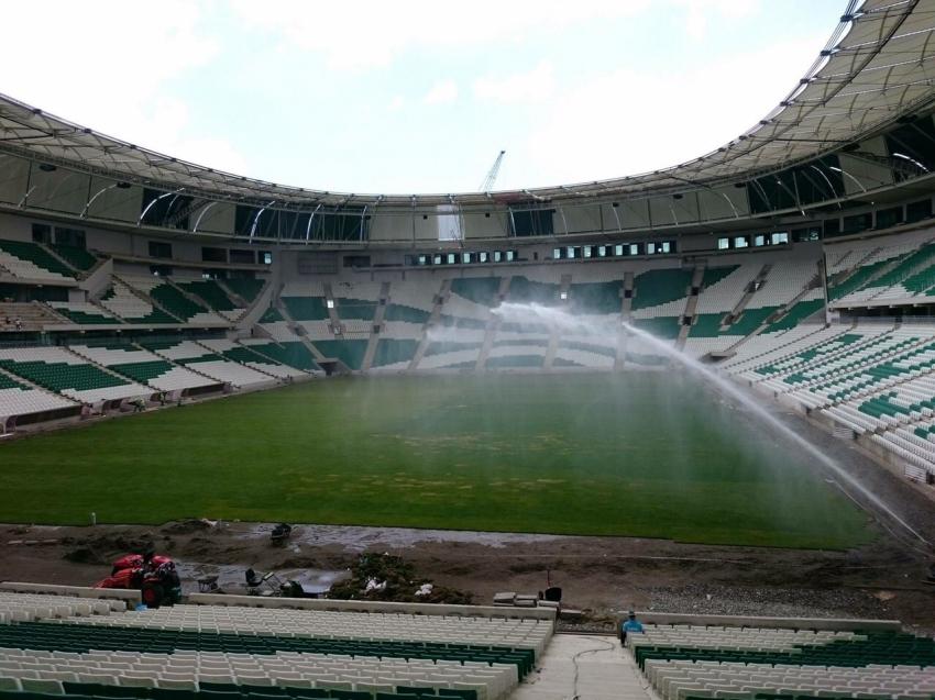 Timsah Arena'da çim serimi bitti