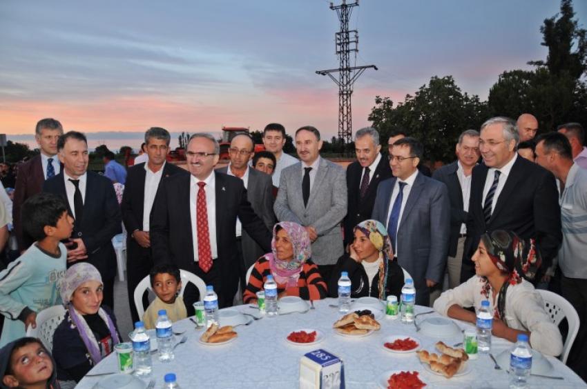 Karaloğlu, işçilerle iftar açtı