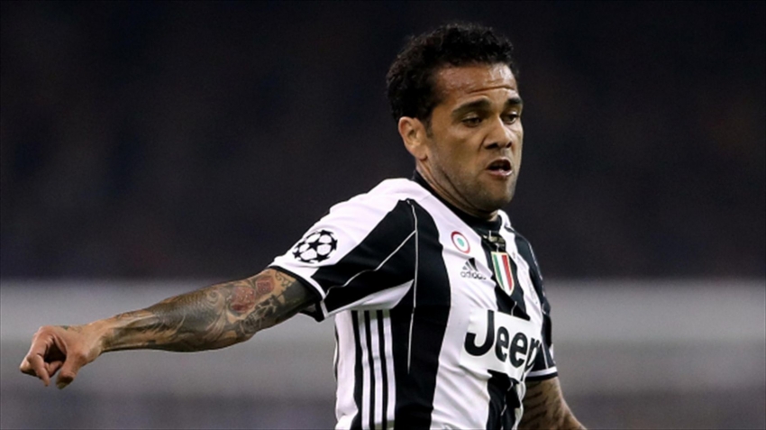 Juventus'tan Dani Alves'e vize