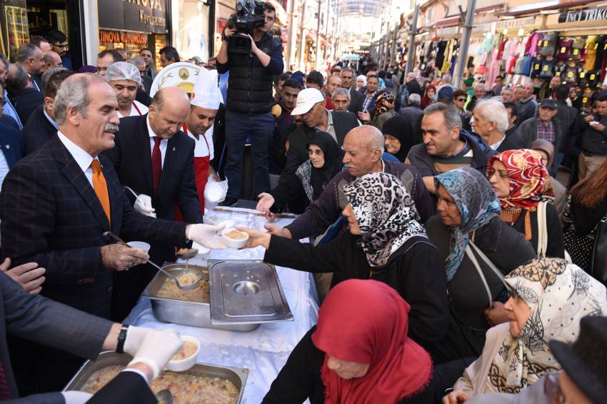 Uzun Çarşı'da aşure geleneği