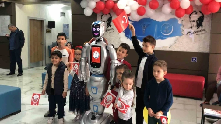 23 Nisan coşkusunu Robot Ada ile kutladılar
