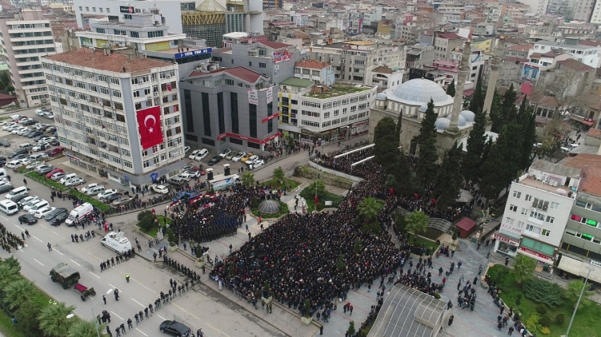 Şehit pilotu binlerce kişi uğurladı