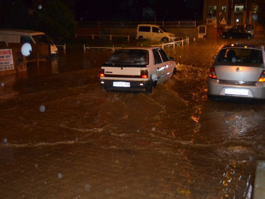 Tekirdağ’da sokaklar göle döndü