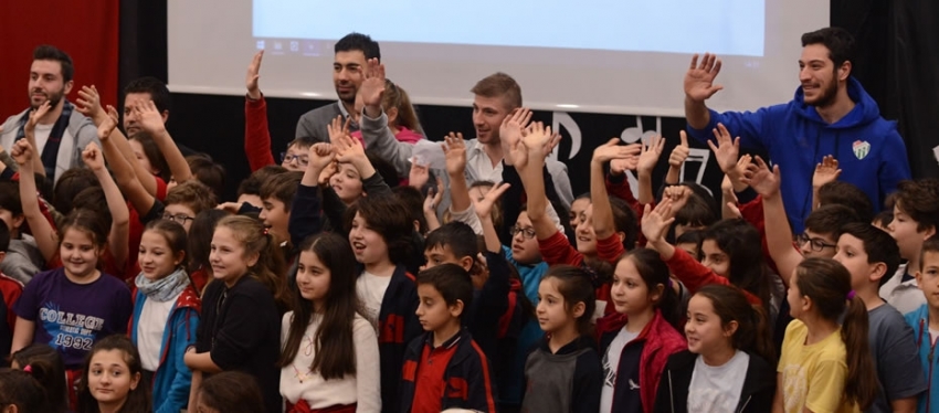 Basketbolcular öğrencilerle buluştu