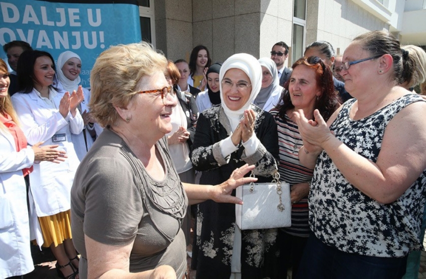 Maarif Okulu ve Yunus Emre Kültür Merkezi’ni ziyaret etti