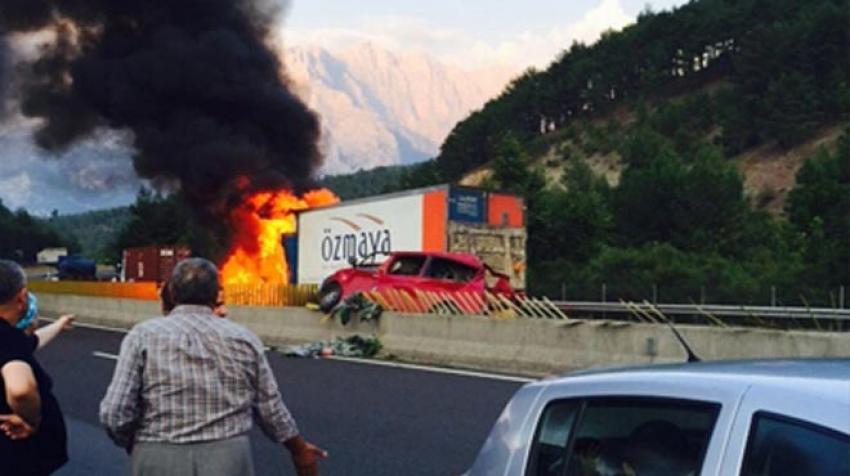 Freni boşalan TIR faciaya yol açtı: 5 ölü