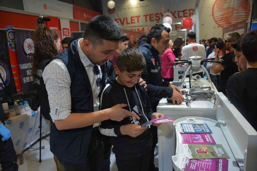 Polis bilgilendirme çalışması yaptı