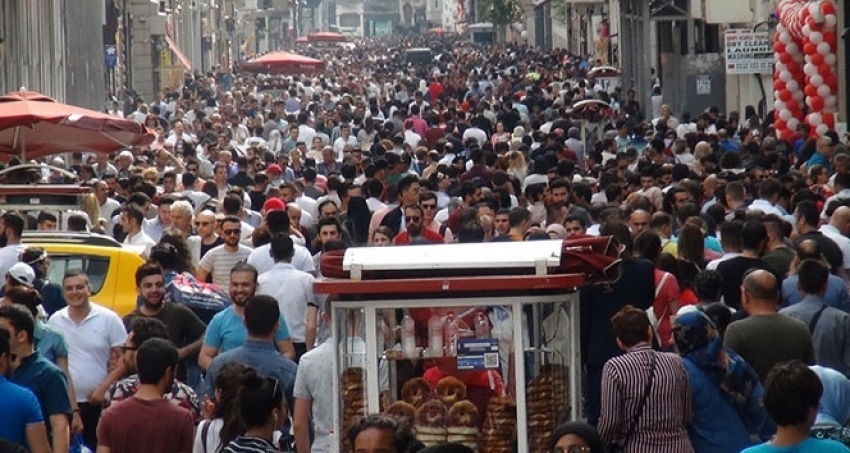 İstiklal Caddesi’ne bayram akını