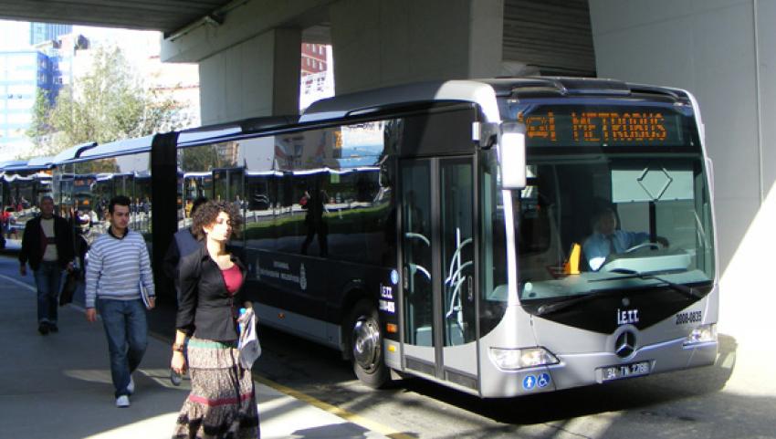 Silahlı iki PKK'lı metrobüste yakalandı