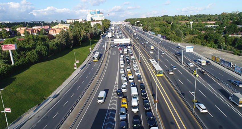 Okulların açıldığı ilk gün akşam trafiği havadan görüntülendi