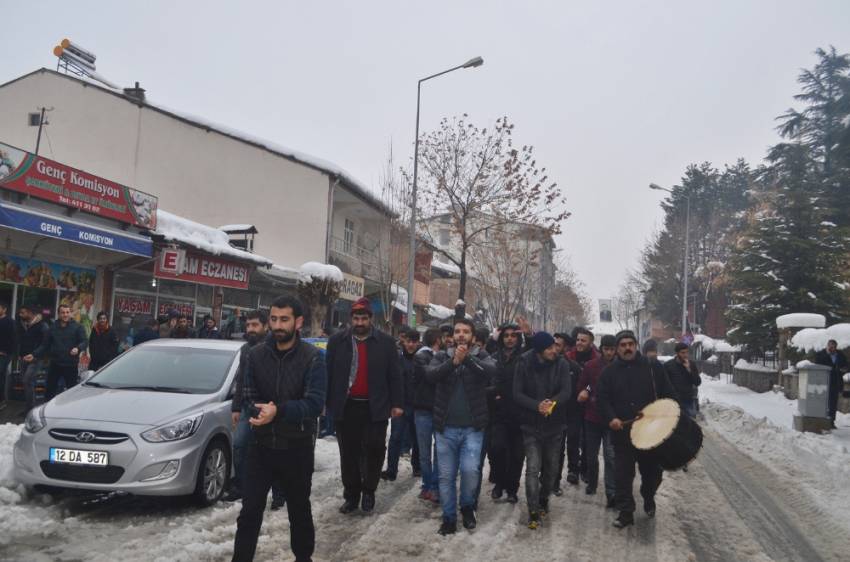 Bingöl’de davullu zurnalı elektrik tepkisi