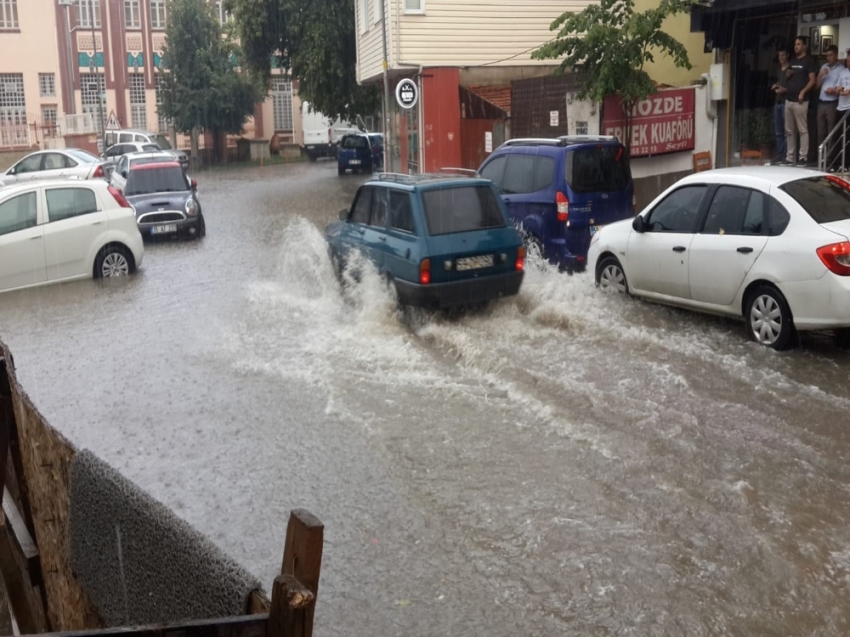 Şiddetli yağış Trakya’yı etkisi altına aldı