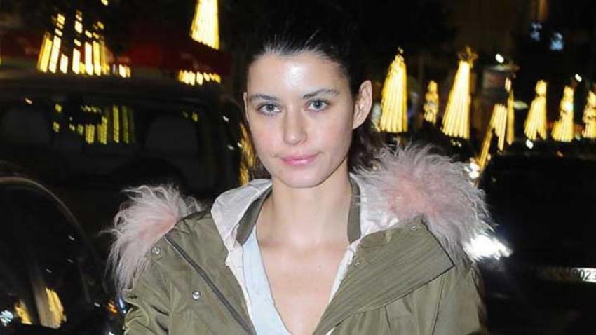 Beren Saat'in yüzünden düşen bin parça