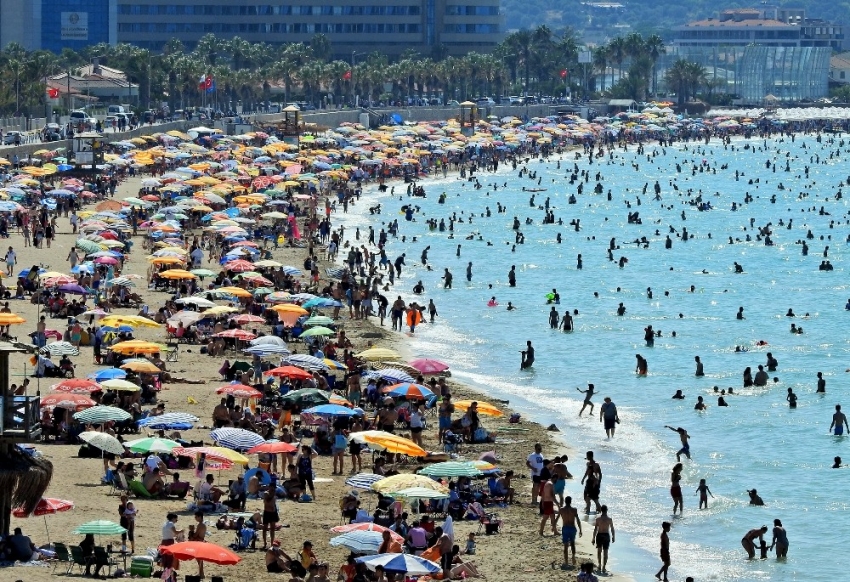 Çeşme’de bayram yoğunluğu