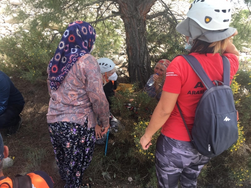 4 gündür kayıp olan yaşlı kadın dere yatağında bitkin halde bulundu