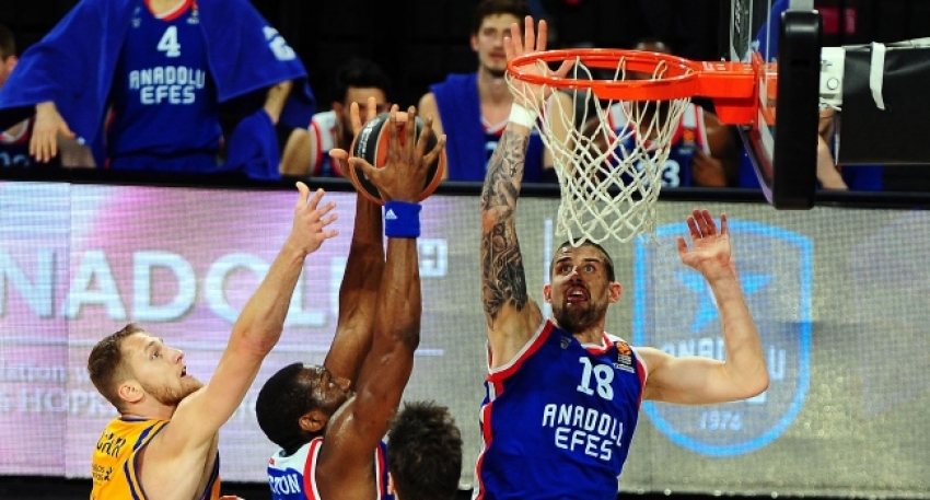 Anadolu Efes farklı kazandı