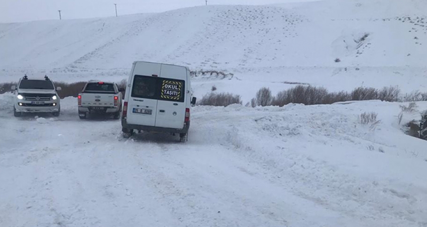 Erzurum'da çığ düşmesi ve tipi nedeniyle çok sayıda vatandaş mahsur kaldı