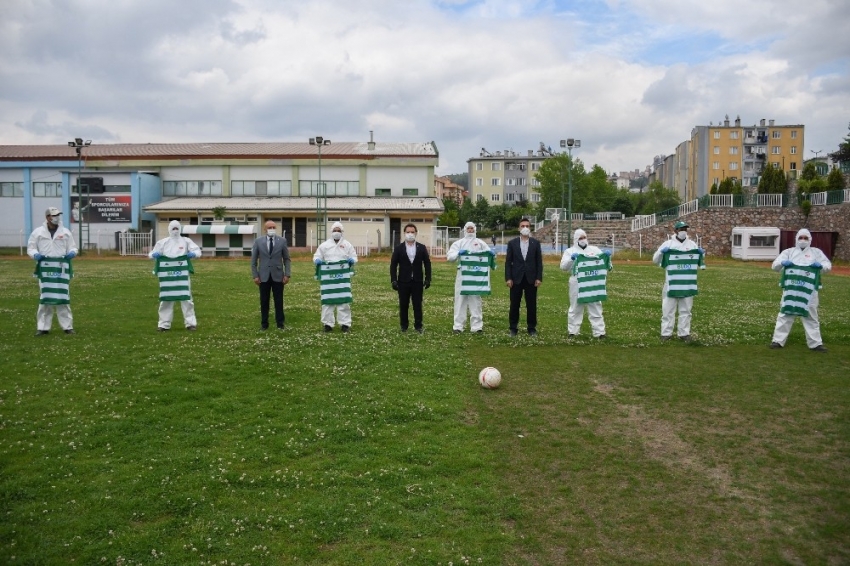 Bursaspor'un şampiyon kadrosunun formalarıyla...