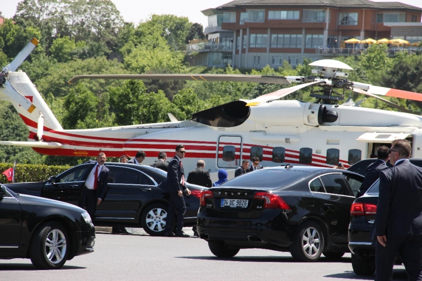 Erdoğan ve ailesi düğüne helikopterle gitti