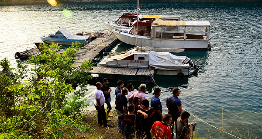 Adana'da serinlemek için göle giren genç kayboldu