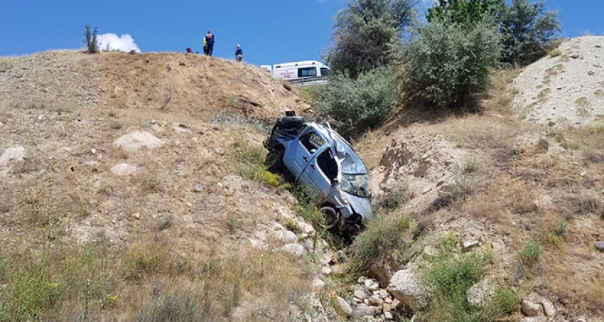 Nevşehir'de ticari araç şarampole yuvarlandı: 1'i bebek 2 ölü, 4 yaralı