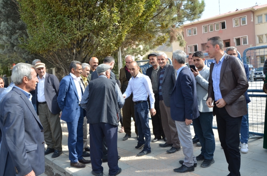 Hakkari ve Yüksekova belediye başkanları tutuklandı