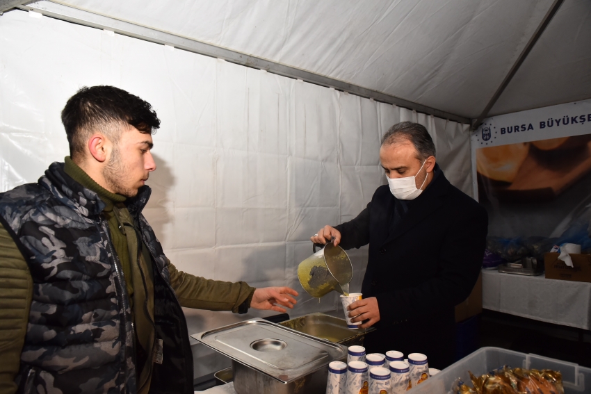 Bursa Büyükşehir’den kandil simidi ve çorba ikramı