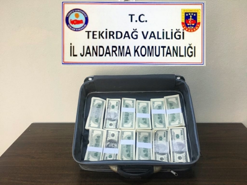 Bir bavul sahte dolar ele geçirildi