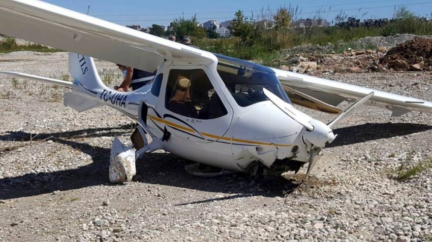 Antalya’da ultralight tipi uçak zorunlu iniş yaptı