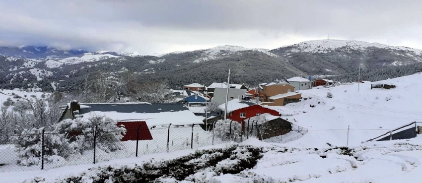 Erzincan’da karın ardından kartpostallık görüntüler oluştu