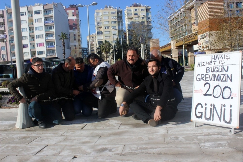 Grevin 200’üncü gününde birbirlerini zincirle bağladılar