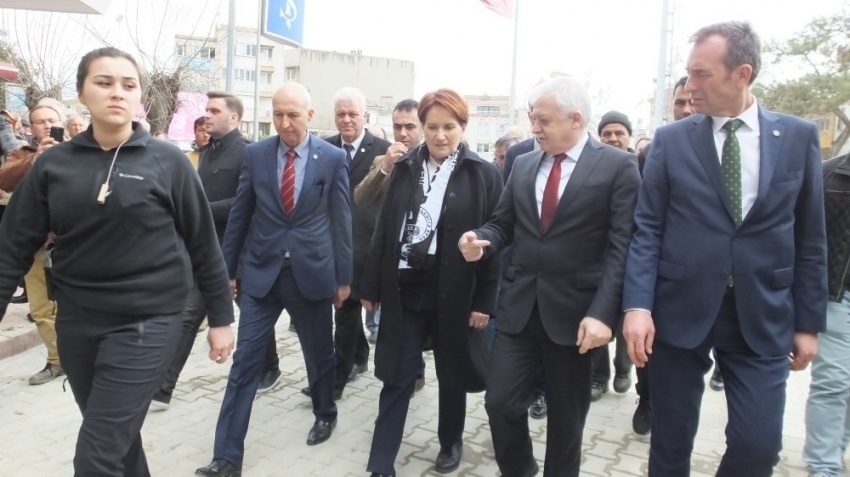 İYİ Parti Genel Başkanı Akşener Burhaniye’yi ziyaret etti