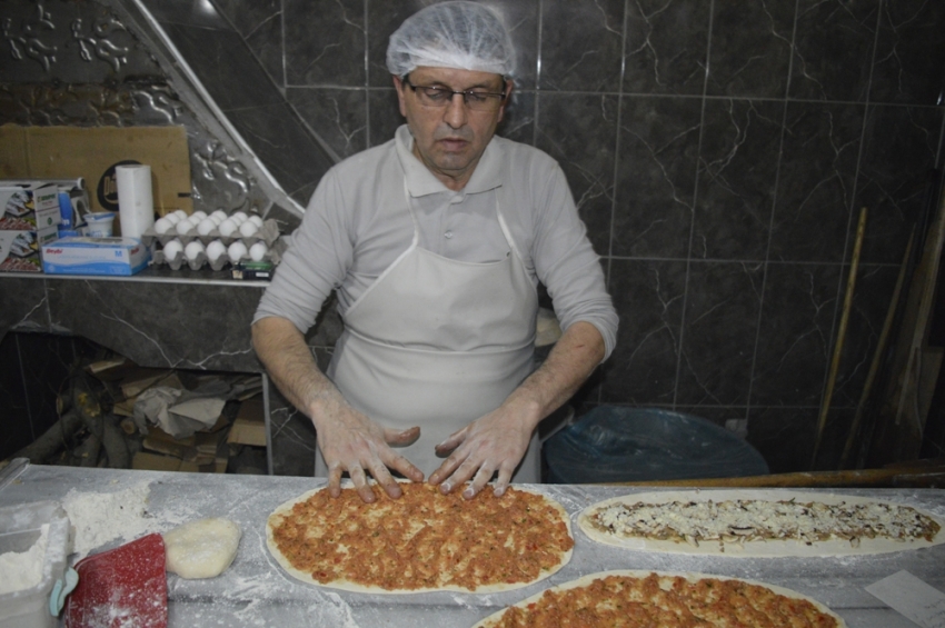 Öğretmen kızına destek olmak için geldiği Ağrı’da işyeri açtı