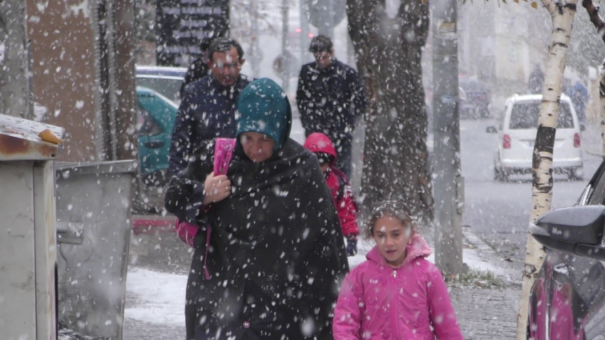 Ardahan güne karla uyandı