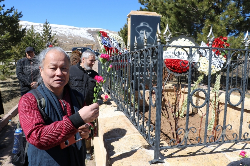 Aşık Veysel mezarı başında anıldı