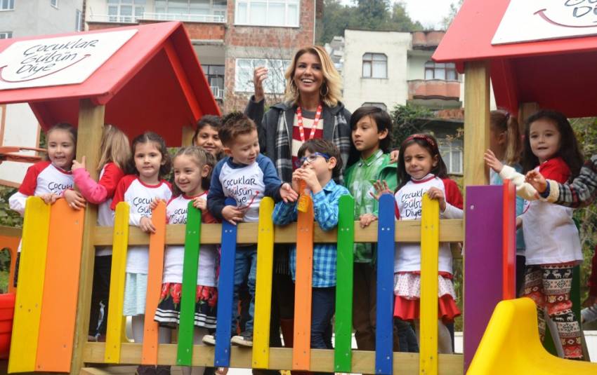 ’Çocuklar Gülsün Diye Anaokulu’nu Gülben Ergen açtı