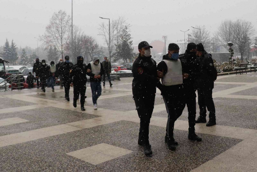 Eski nişanlısının evinde karşılaştığı genci öldüren zanlı Ankara’da yakalandı