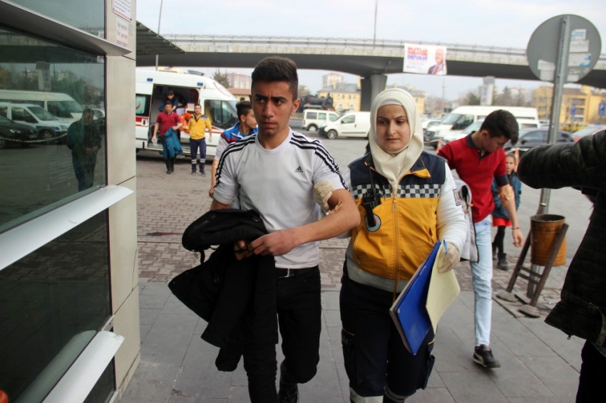 Naftalinden etkilenen 12 öğrenci hastanelik oldu