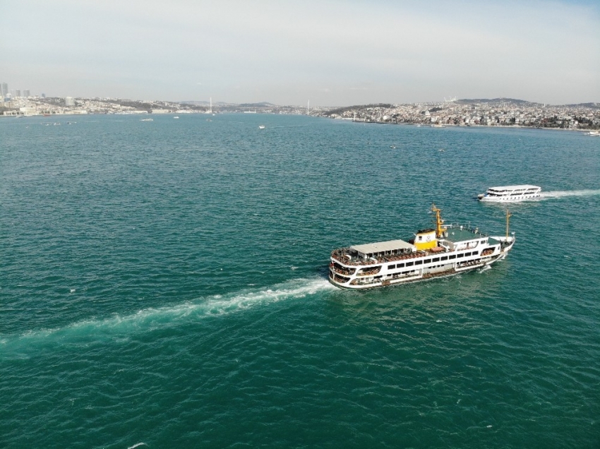 Turkuaza bürünen İstanbul Boğazı havadan görüntülendi