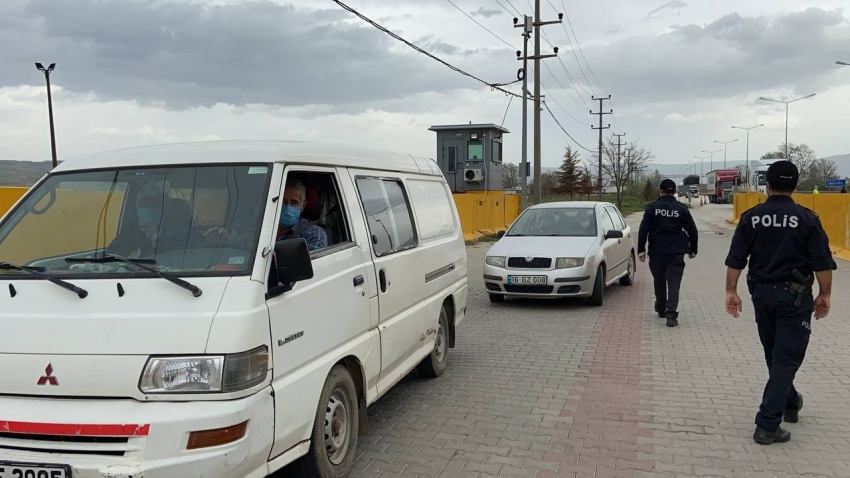 Bursa'da polis ve jandarma şehrin giriş çıkışlarında göz açtırmıyor