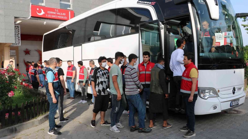 31 bin 30 düzensiz göçmen sınır dışı edildi