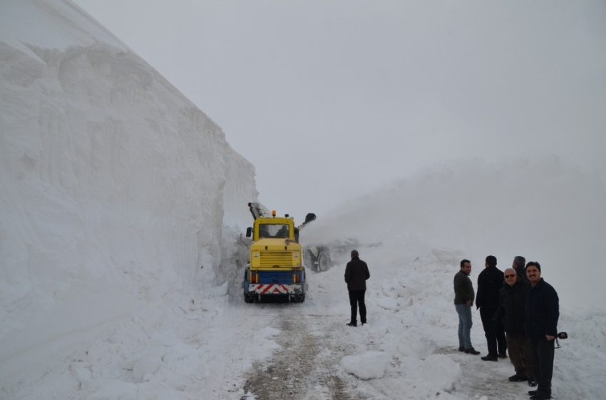 Kar kalınlığı 10 metreye ulaştı