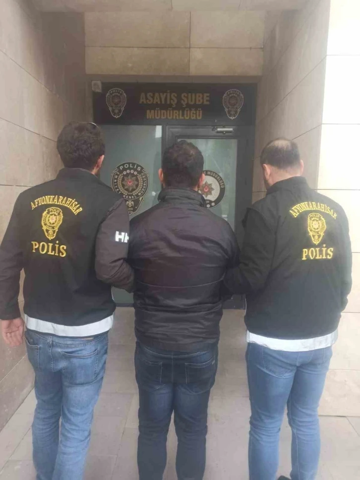 3 farklı dosyadan 2 yıl 2 ay 20 gün hapis cezası olan şahsı polis yakaladı
