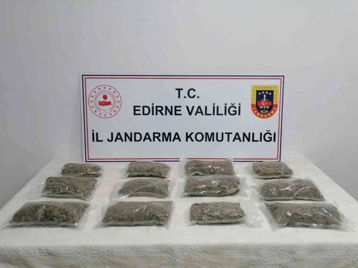 3 kilo 150 gram uyuşturucu ile yakalandılar
