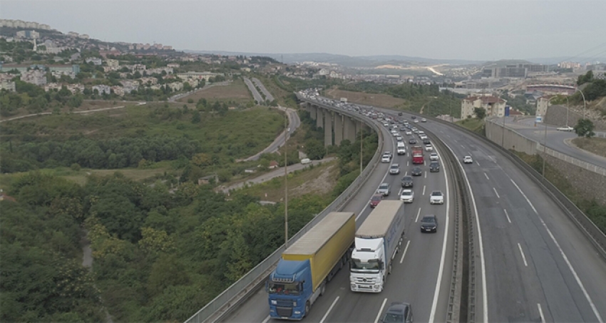 Kurban Bayramı dönüş çilesi TEM'i kilitledi