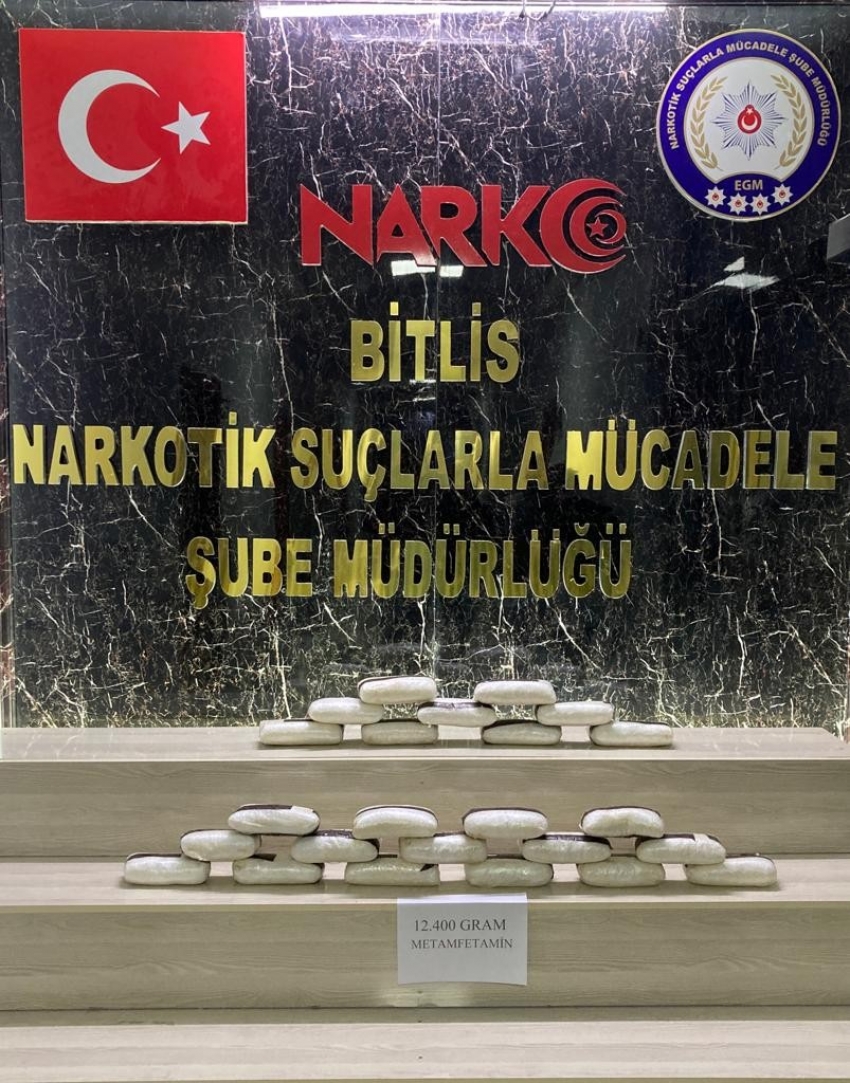 Durdurulan araçtan 12 kilo metamfetamin çıktı