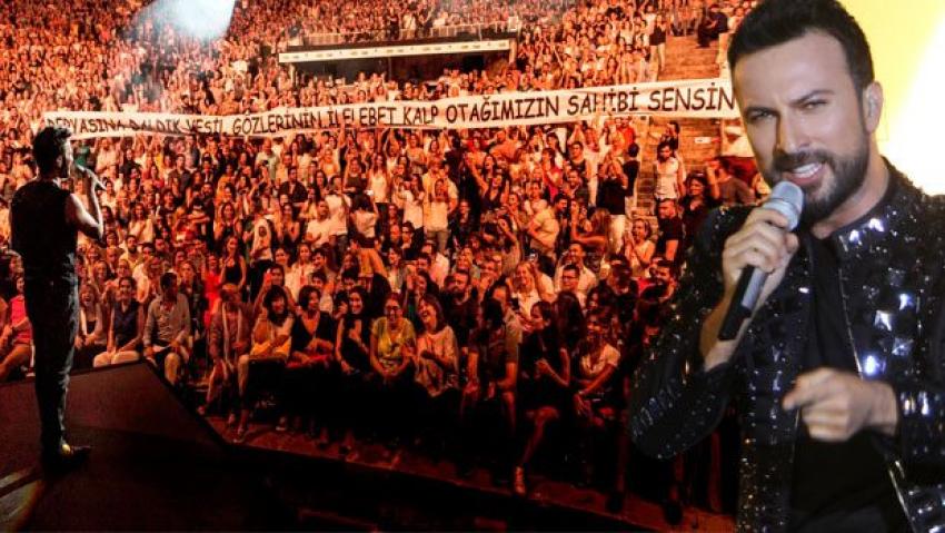 Tarkan'ı duygulandıran pankart