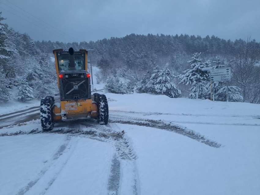 Bursa'da kardan kapanan yollar açıldı