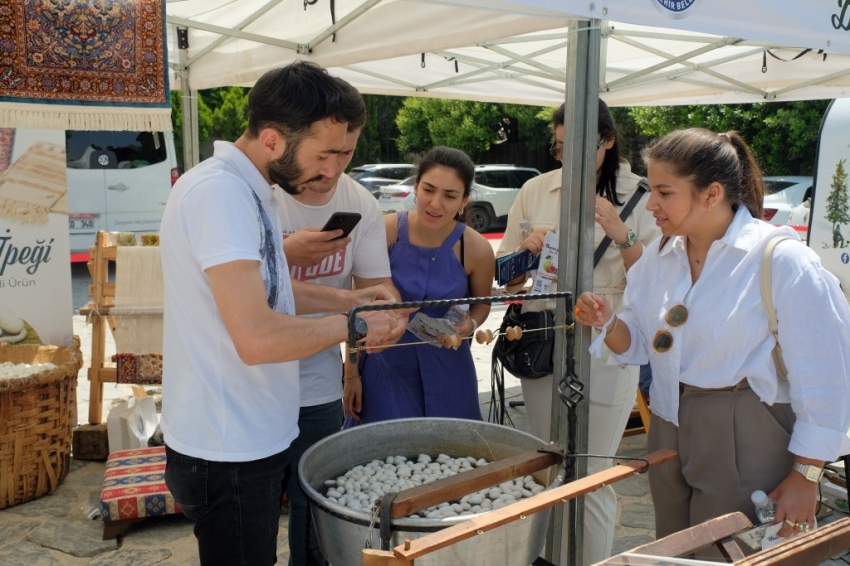 Bursa Gastrofest’te ipek ve çini tanıtıldı