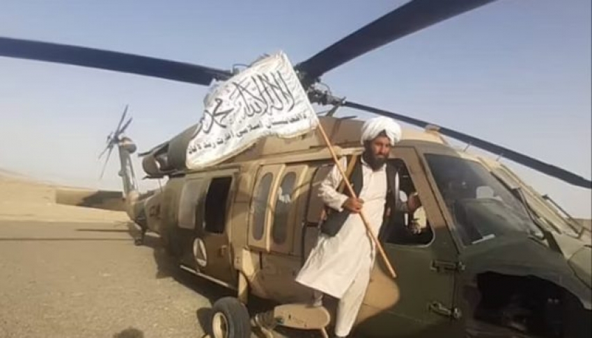 Taliban, Blackhawk helikopterlerini ele geçirdi